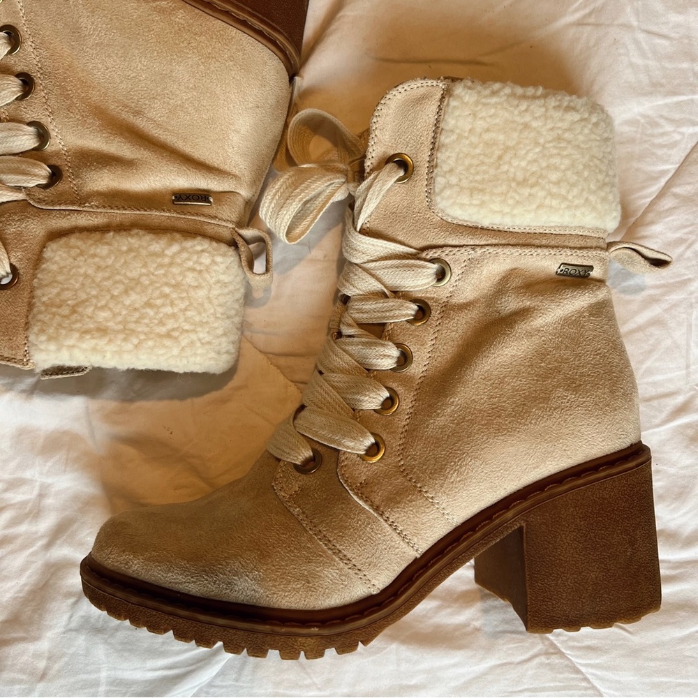 Roxy boots